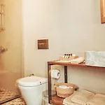 Gaia Bazaar מלון *